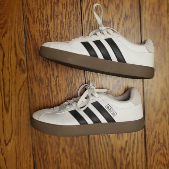 Women's Adidas athletic sneaker. Size 7.5, White, leather, Excellent Cond! - Picture 2 of 7